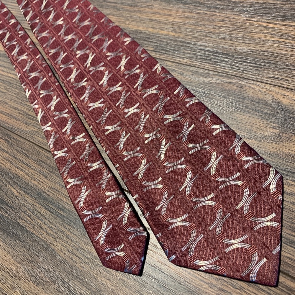 Geometric silk neck tie